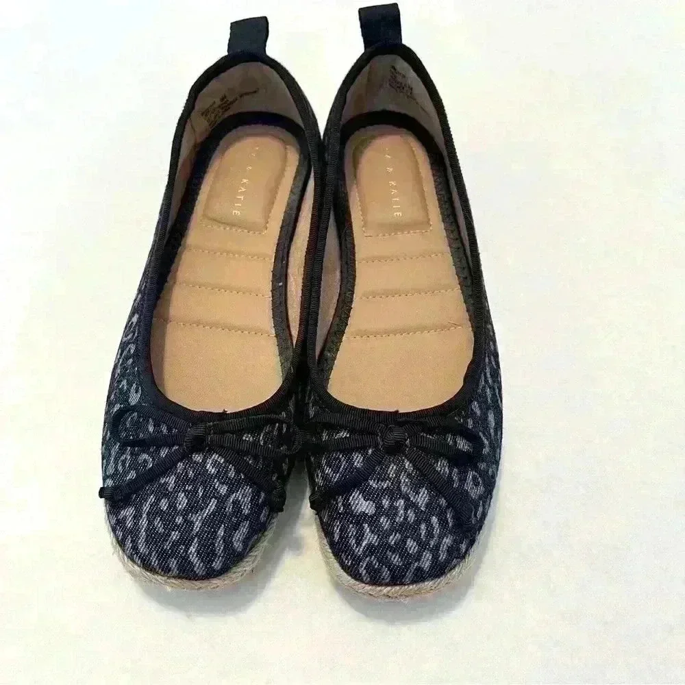Kelly & Katie espadrille flat shoes EUC size 6 navy/denim animal print